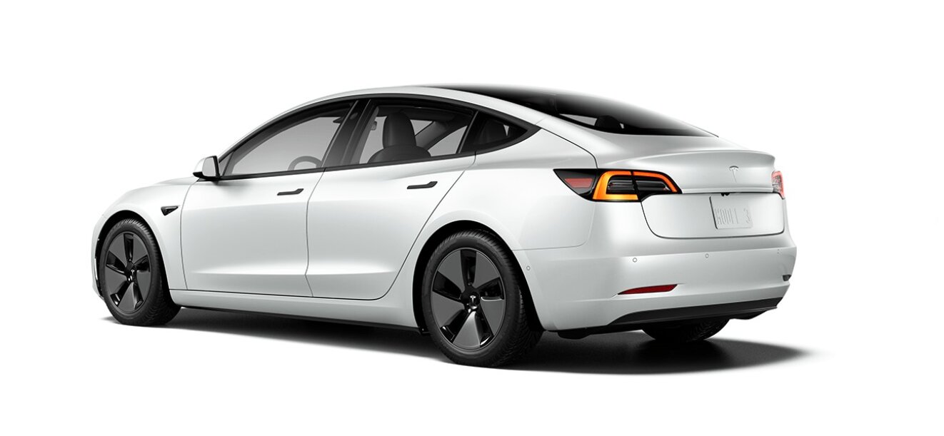 renting Tesla Model 3 Gran autonomía 4WD