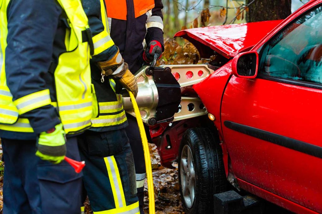 bomberos rescate accidente coche cortar pinzas metalicas