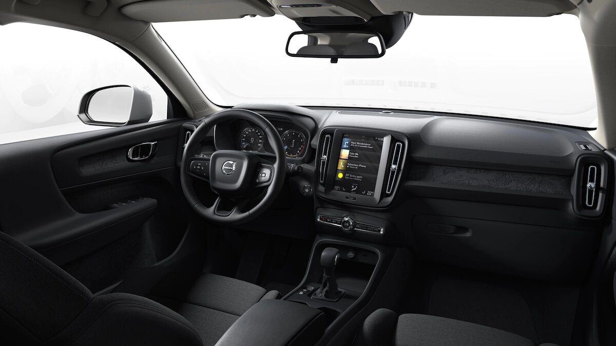 Volvo xc40 momentum core Renting Finders interior delantera