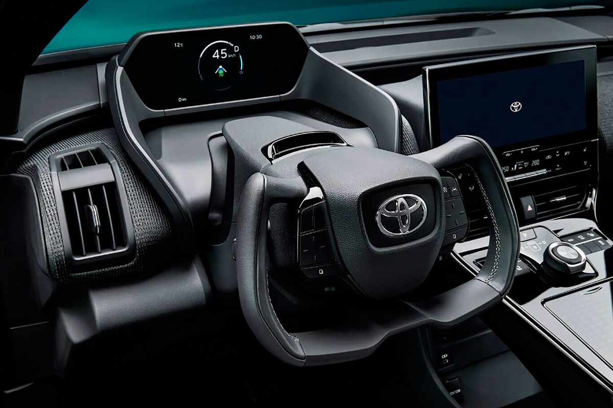 Así es el One Motion Grip, el volante rectangular de Toyota