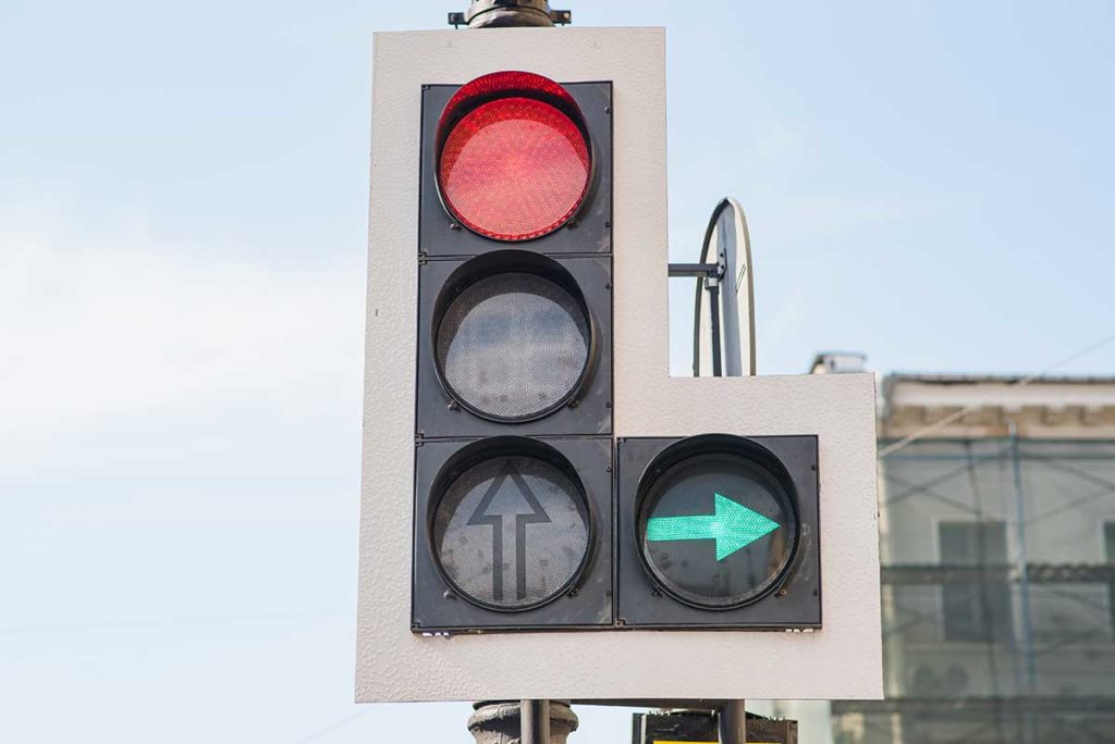 semaforo rojo flecha verde teorico carnet conducir