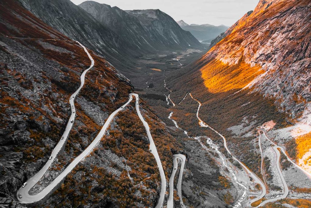 trollstigen carretera montana noruega conducir