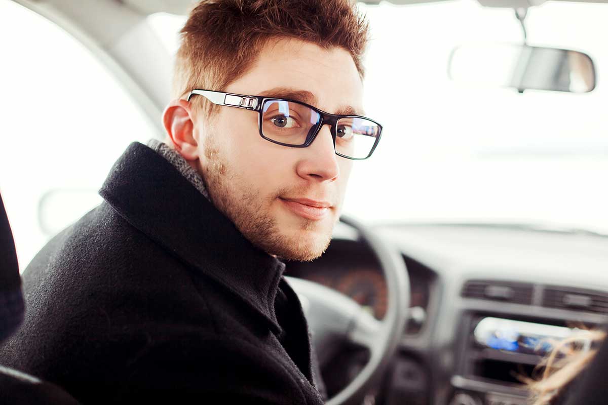 Nuevo código del carnet de conducir para gafas y lentillas