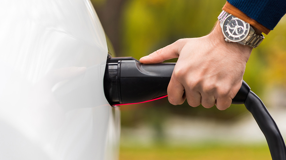 ¿Cuándo es más barato cargar el coche eléctrico?