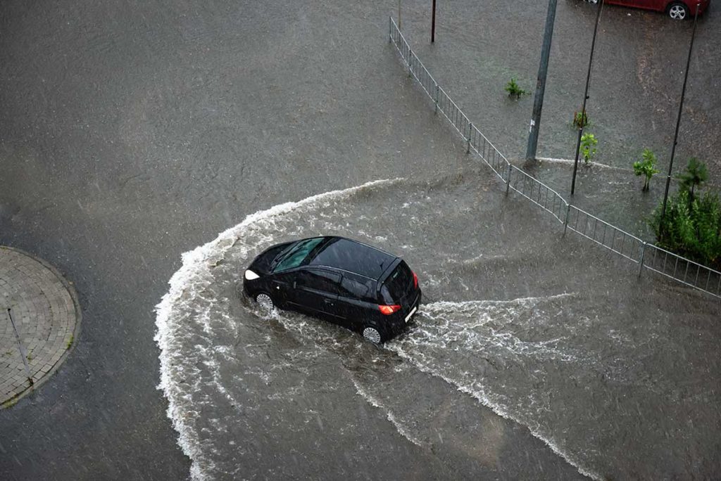 que hacer coche fuertes lluvias inundacion riadas