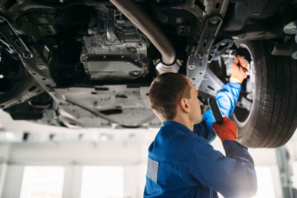 revisar frenos coche mantenimiento