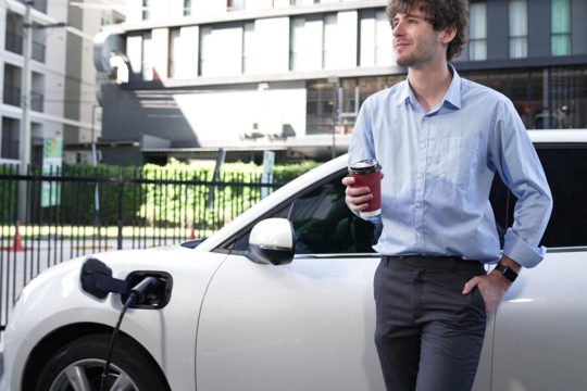 Reducir la huella de carbono gracias a los coches eléctricos