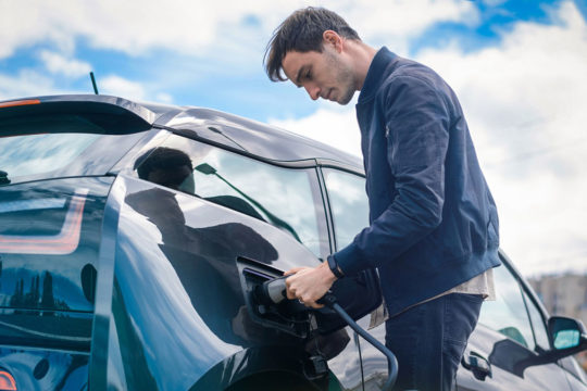 Cómo el renting te ayuda a conducir un coche eléctrico