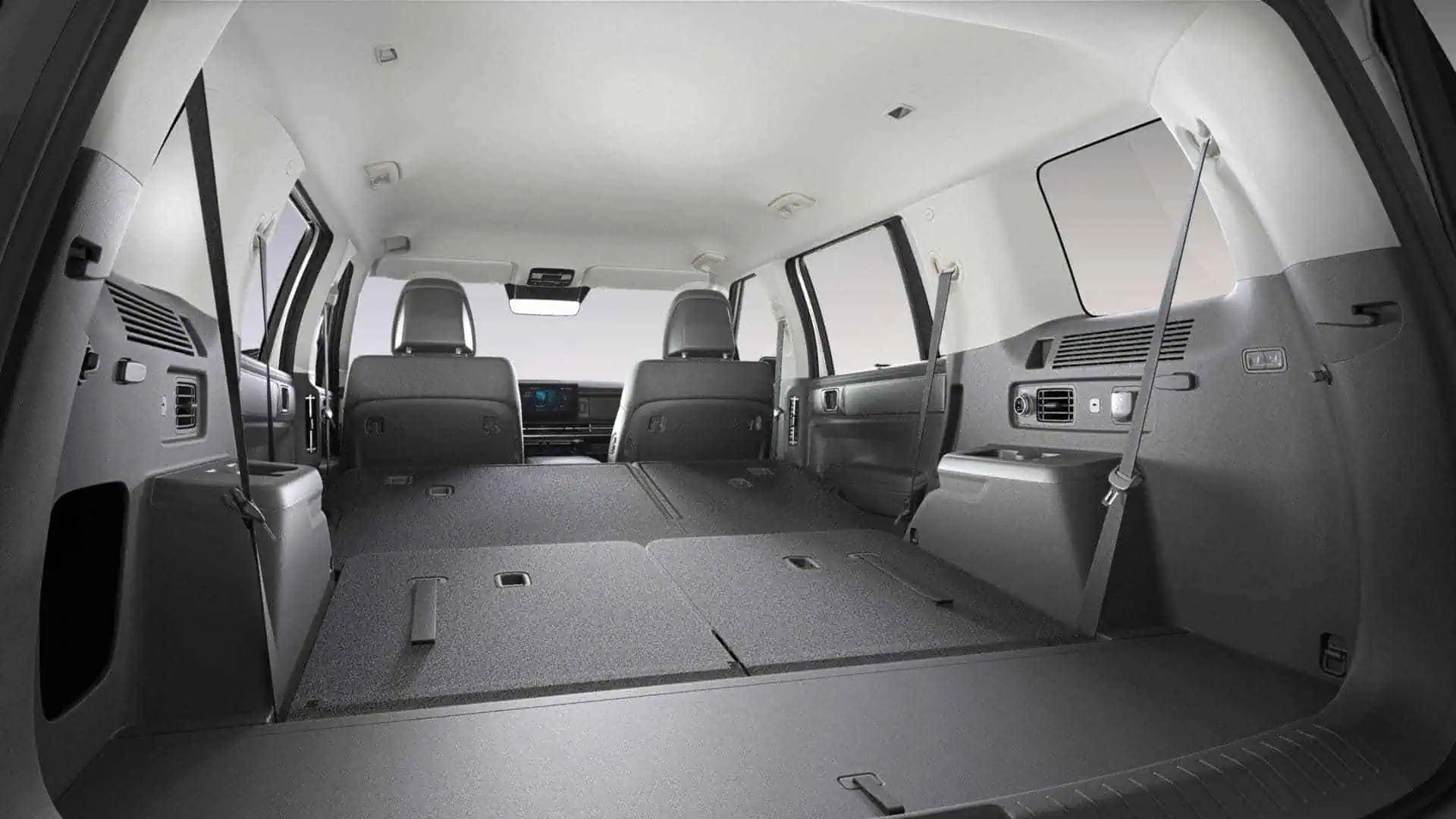 Renting New Hyundai Santa Fe Maxx SUV 7 Plazas PHEV Etiqueta 0 Maletero