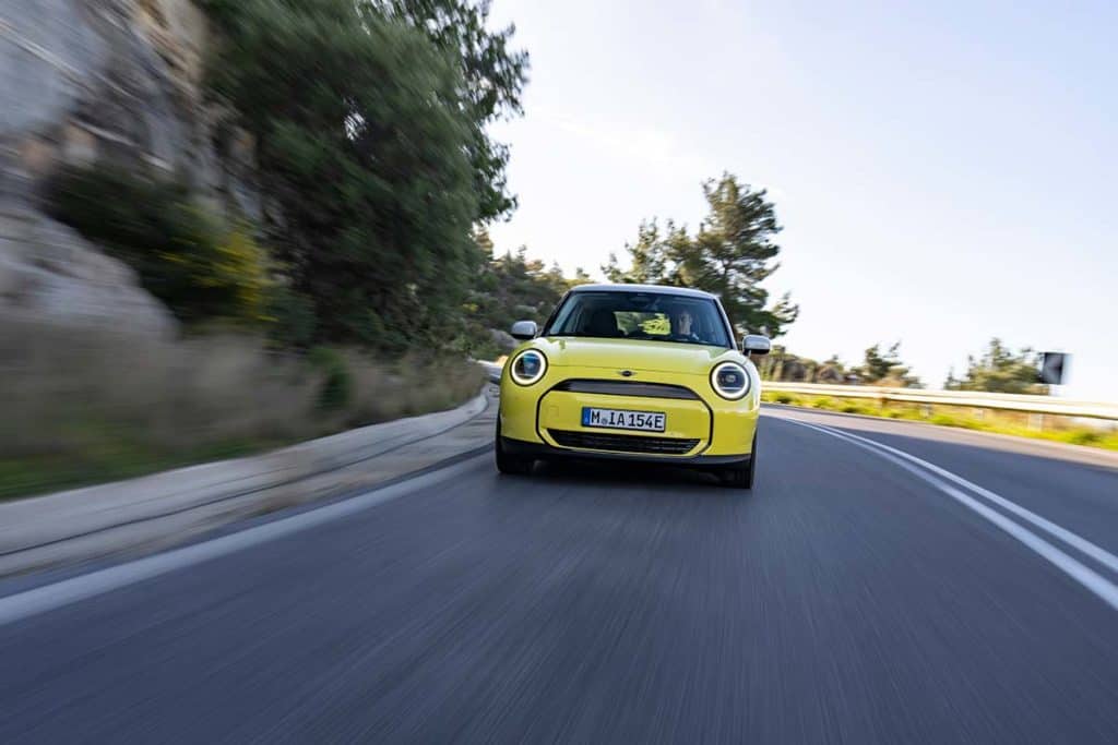 Nuevo Mini Cooper E con una movilidad de lo más segura