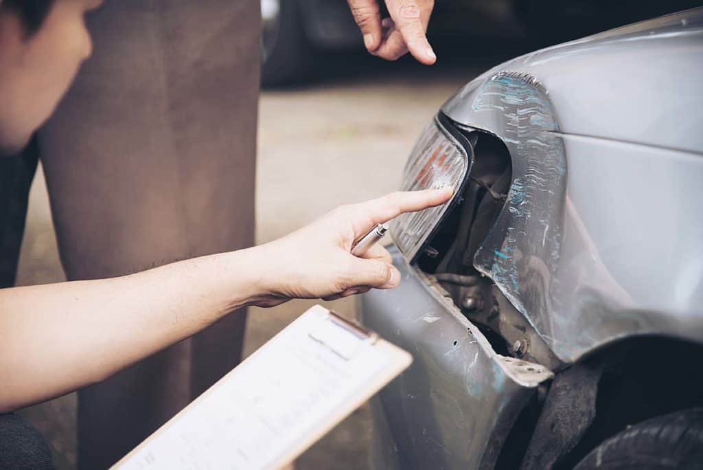 Qué hacer cuando le dan un golpe a tu coche de renting: parte del seguro