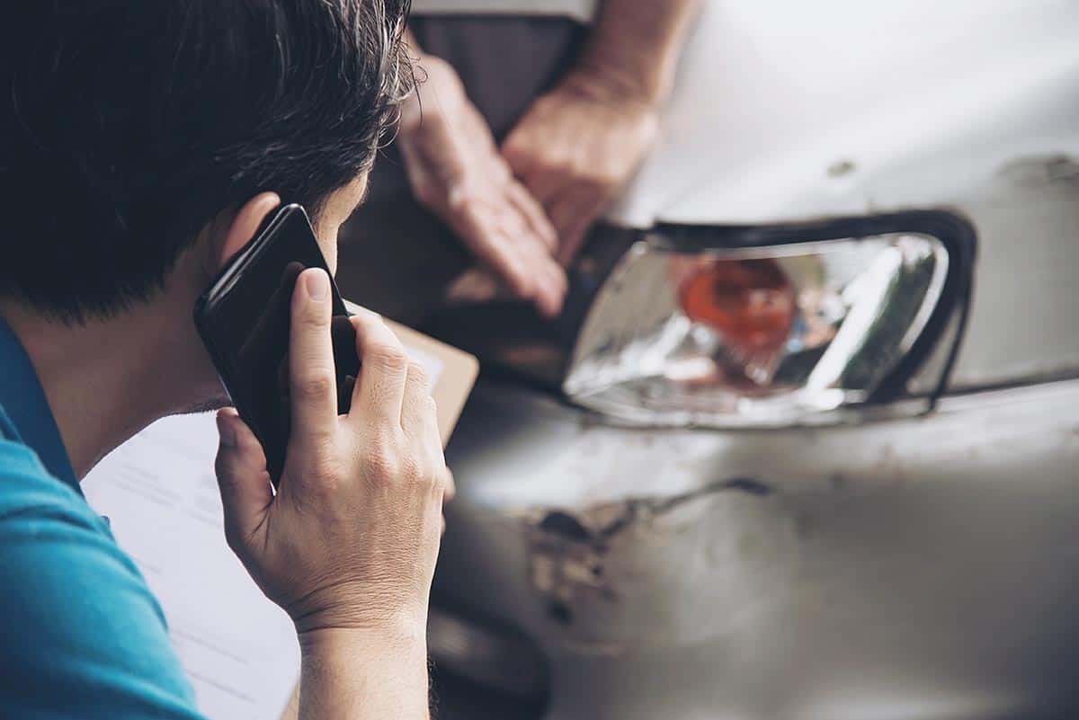 Coche con golpe: qué hacer