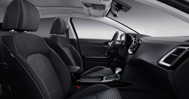 Renting Kia XCeed Drive SUV 5 Plazas Asientos