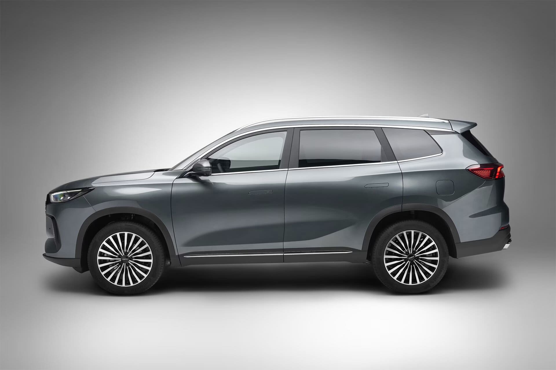 Renting Ebro S800 Luxury Gris Bambu SUV Automático Renting Finders