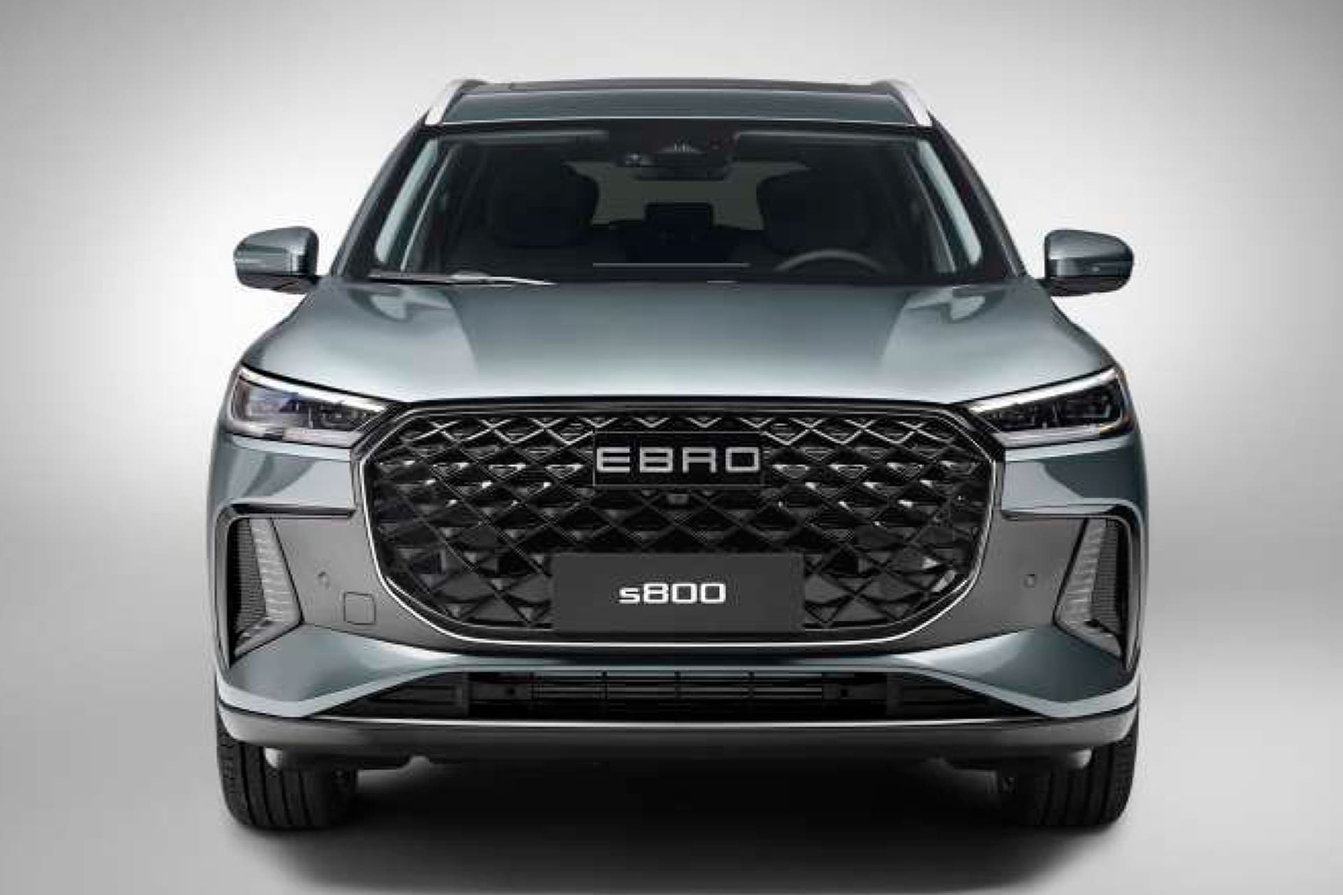 Renting Ebro S800 Luxury Gris Bambu SUV Automático Renting Finders