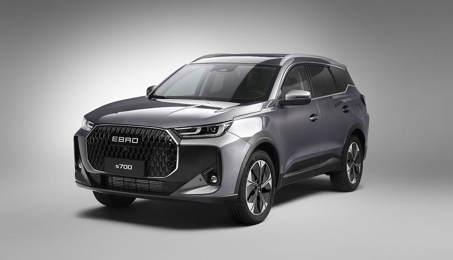 Renting Ebro S700 Luxury Gris Phantom SUV Automático