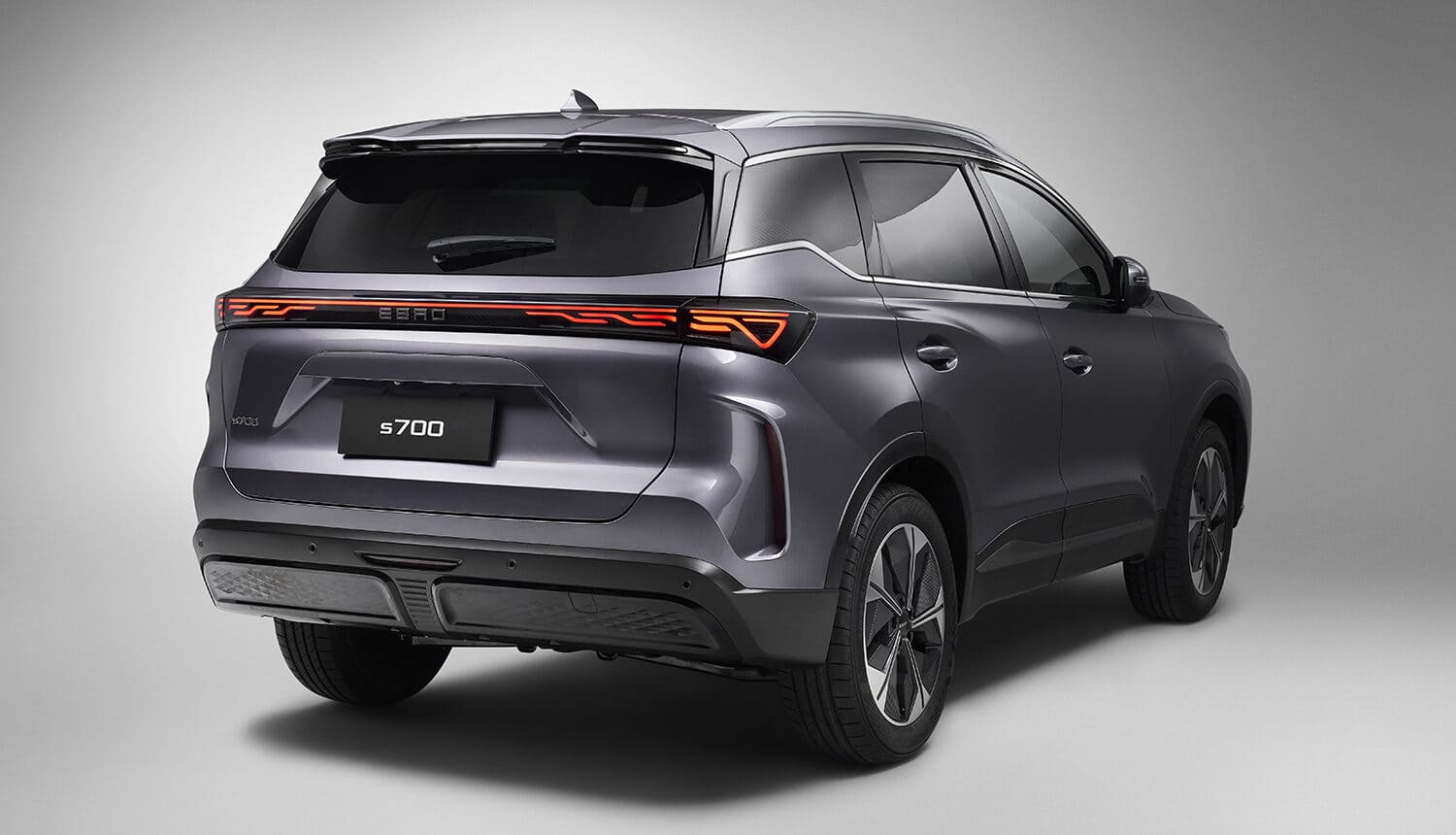 Renting Ebro S700 Luxury Gris Phantom SUV Automático