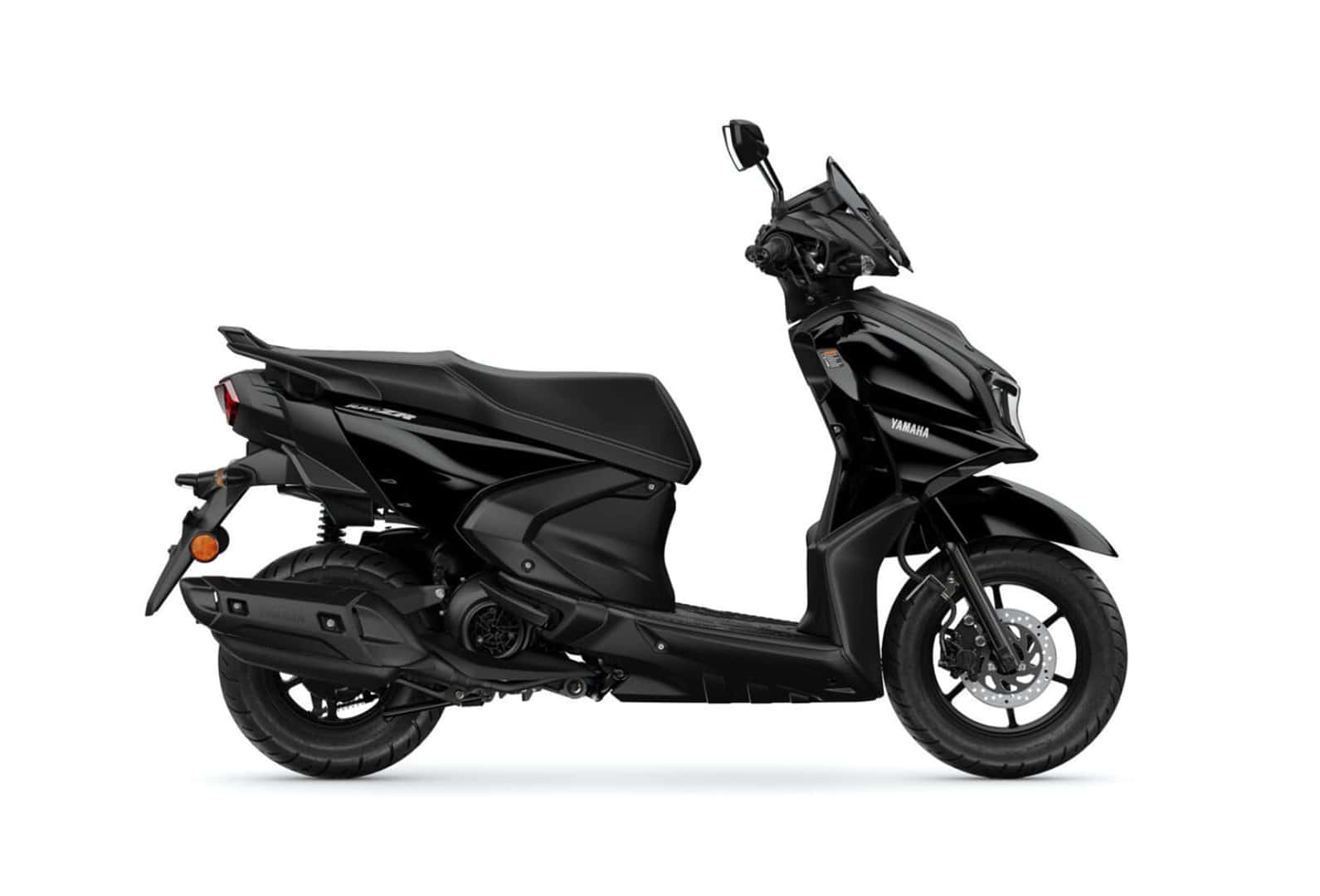 Renting Yamaha RayZR Midnight Black Scooter Automática