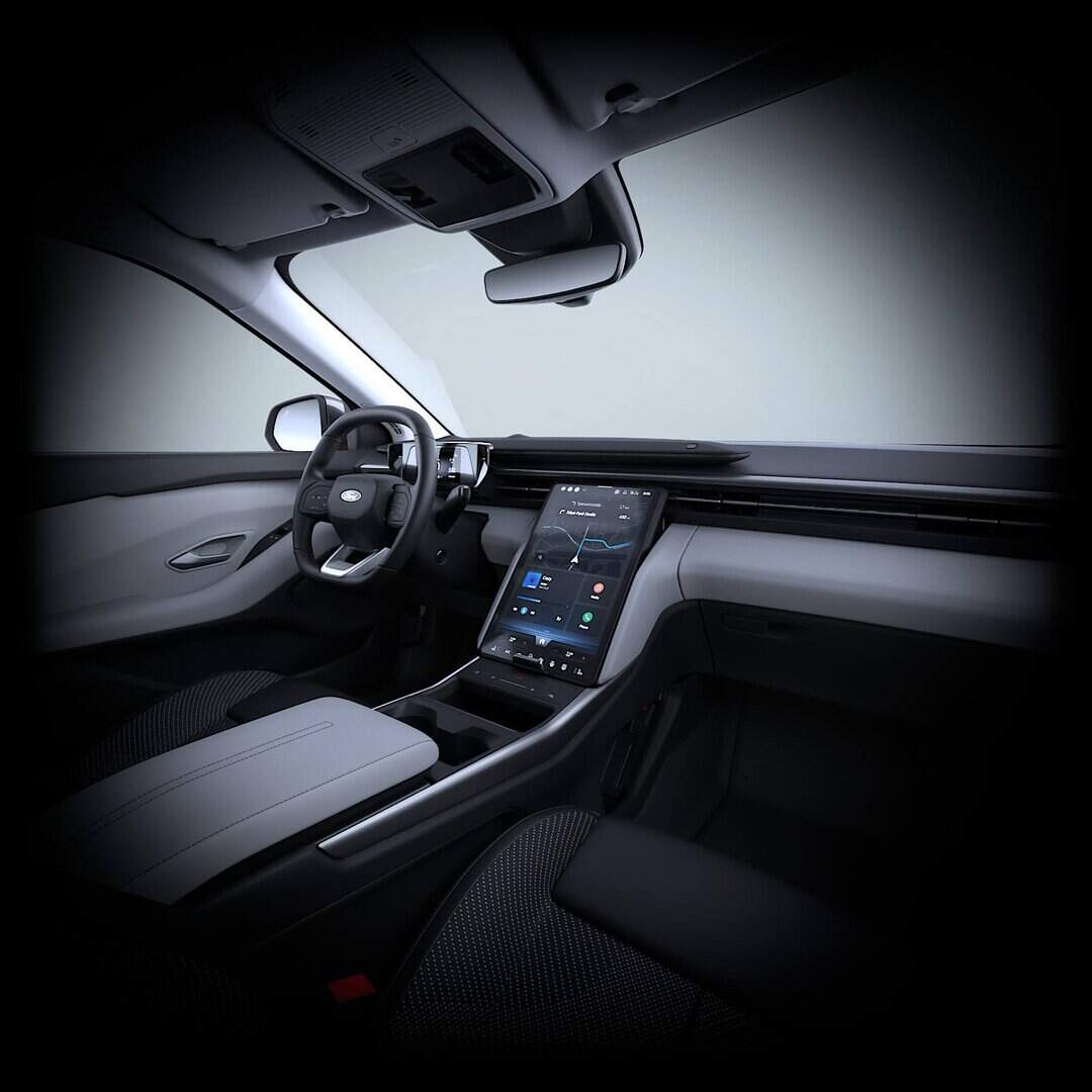 Renting New Ford Explorer Select Rango Extendido RWD Negro Agate SUV Eléctrico Automático Etiqueta 0 Asientos