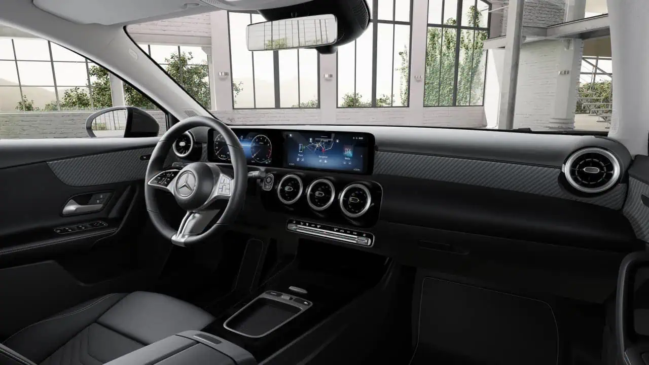 Renting Mercedes Benz Clase A 180 Compacto Premium Automático MHEV Gasolina Etiqueta ECO Negro Noche Interior