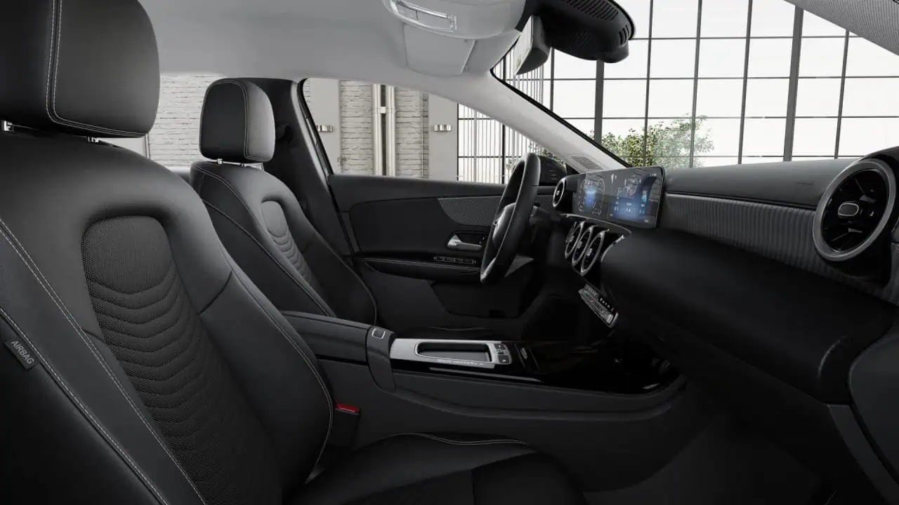 Renting Mercedes Benz Clase A 180 Compacto Premium Automático MHEV Gasolina Etiqueta ECO Negro Noche Interior