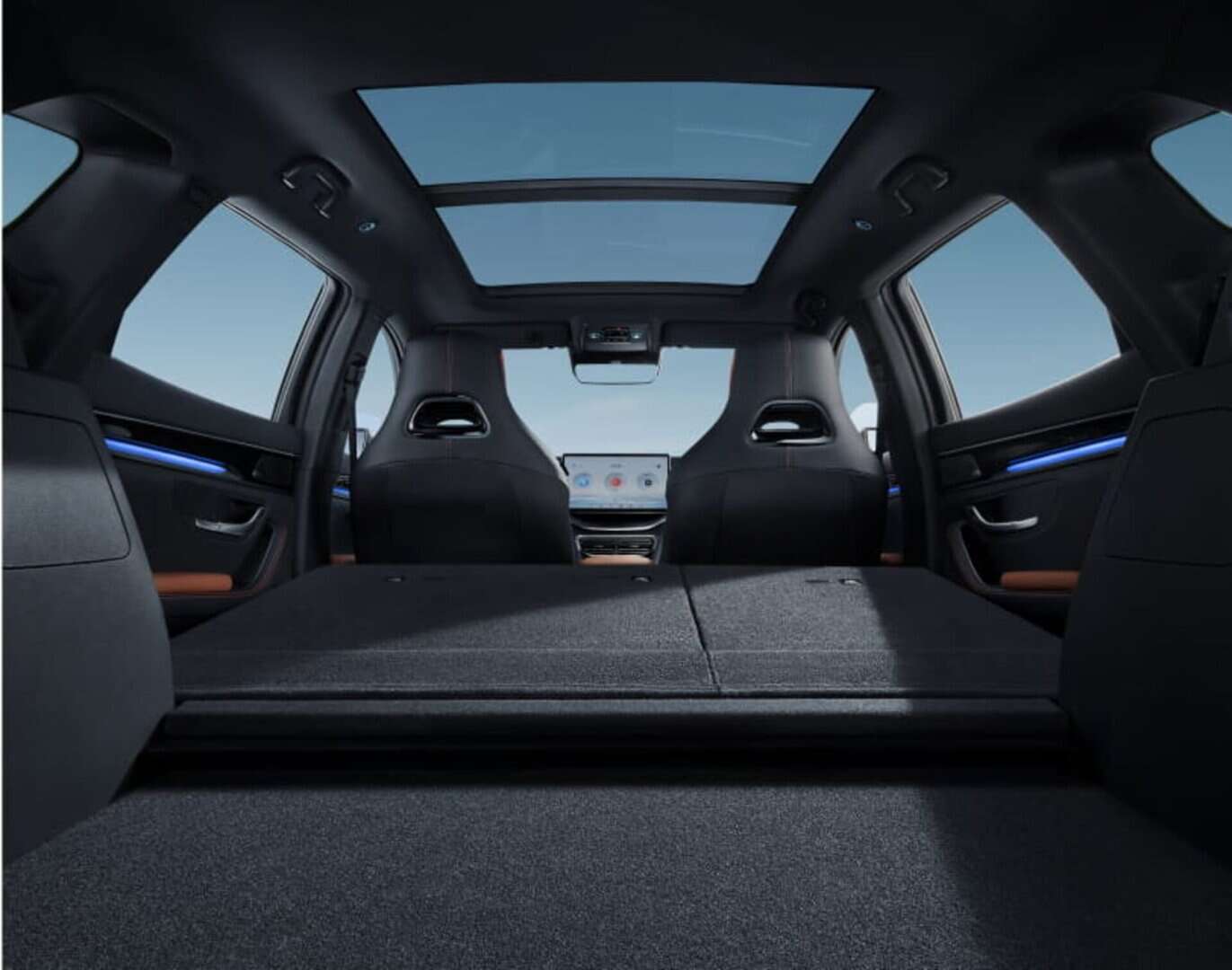 Renting BYD Seal U Design Snow White SUV Híbrido-Enchufable PHEV Automático Etiqueta 0 Maletero