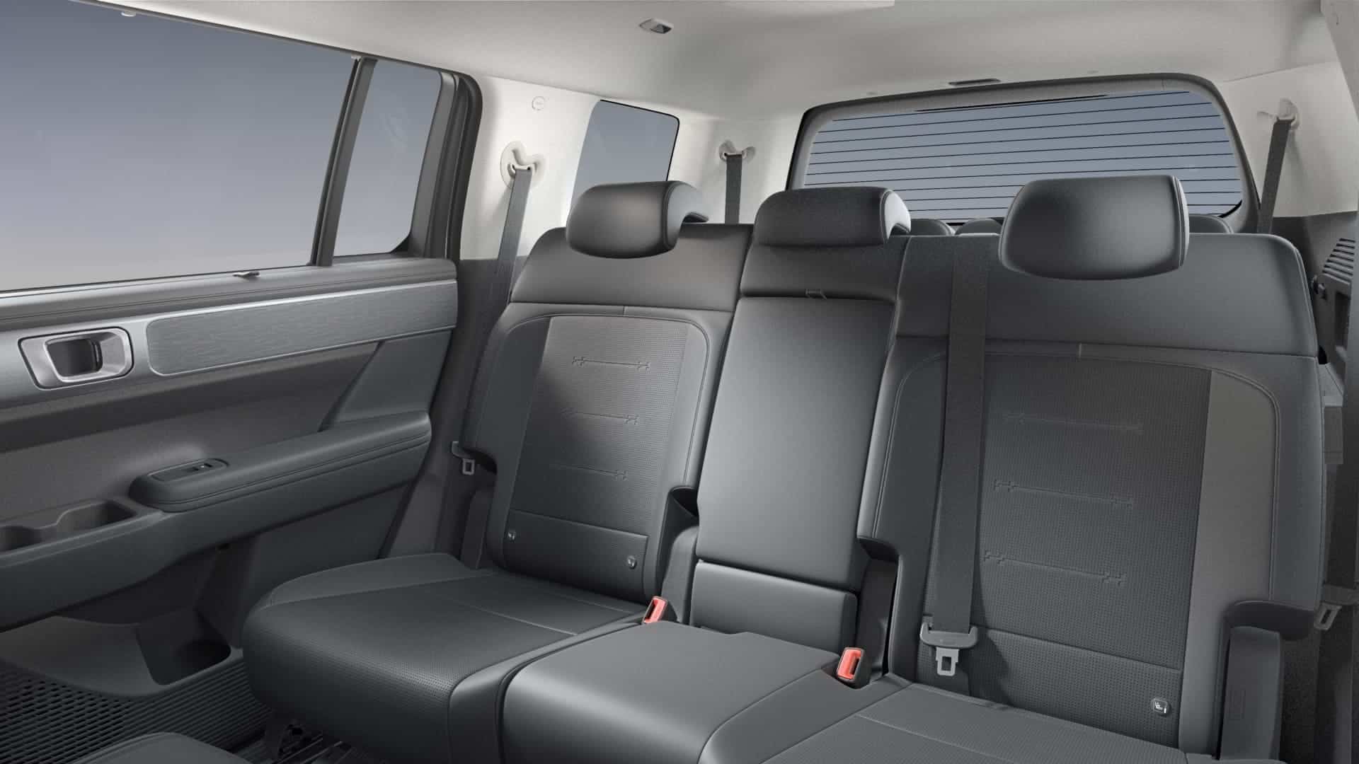 Renting New Hyundai Santa Fe Tecno Creamy White Pearl SUV 7 Plazas Híbrido-Enchufable PHEV Automático Etiqueta 0 Asientos