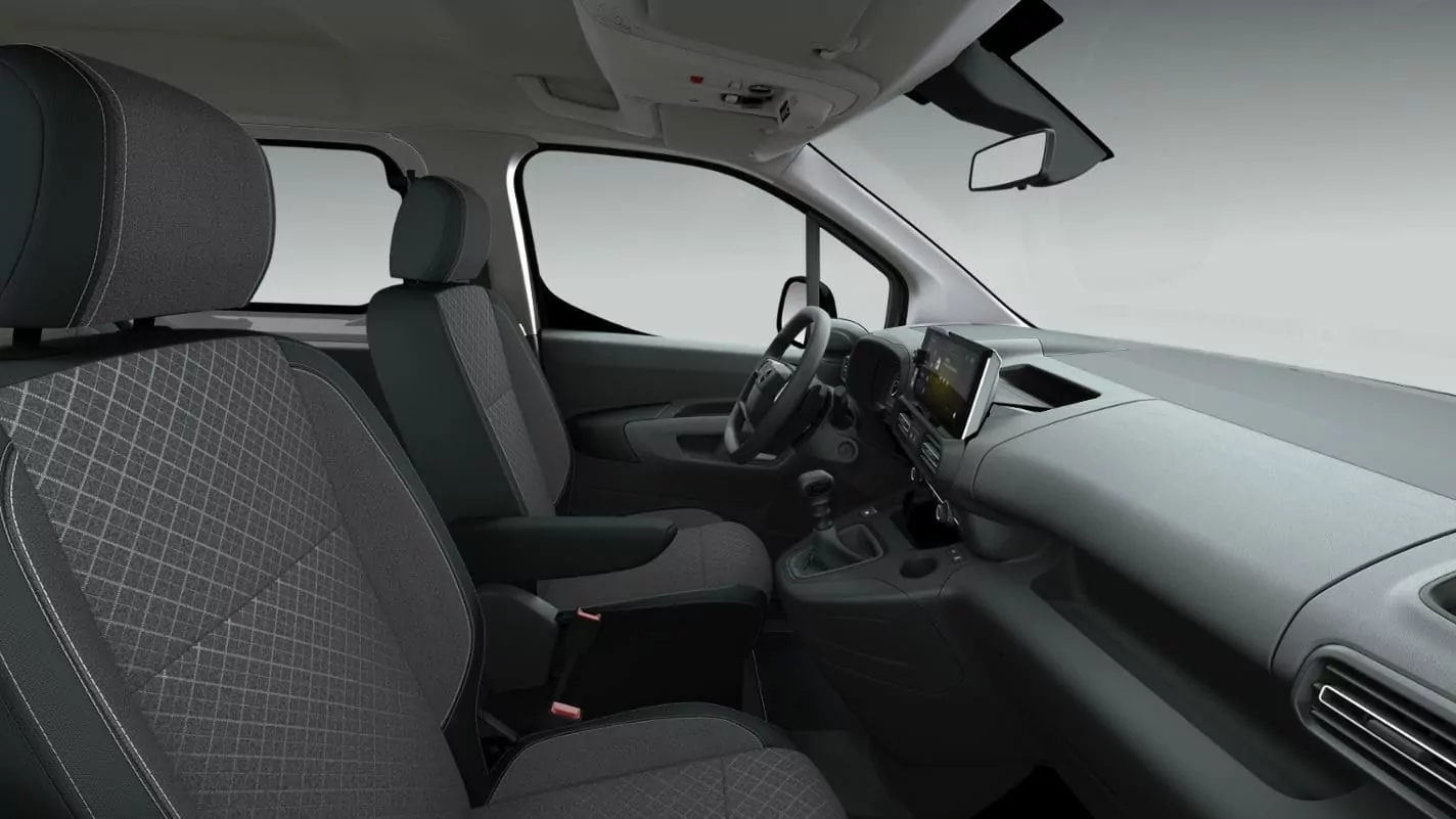 Renting Opel Combo Combi Edition Kaolin White Furgoneta Mixta Familiar 5 Plazas Manual Interior