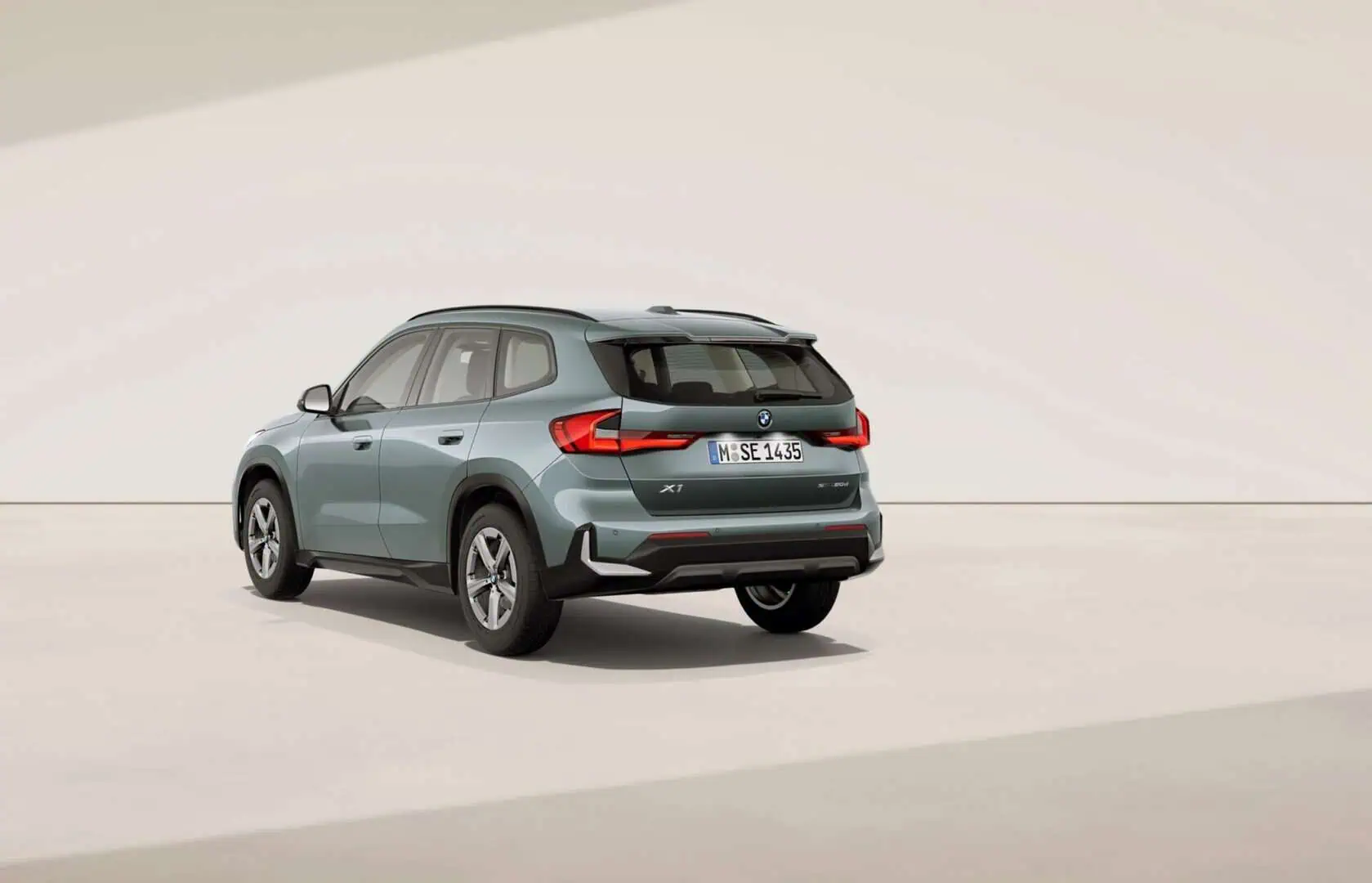 Renting New BMW X1 Premium Package Cape York Green Metalizado SUV Automático