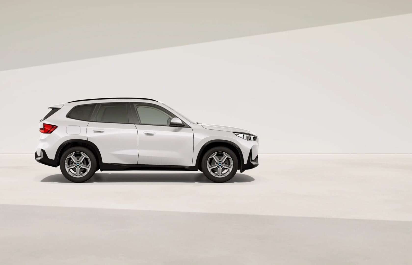 Renting New BMW X1 Mineral White SUV Micro Hibrido Diésel Automático Etiqueta ECO