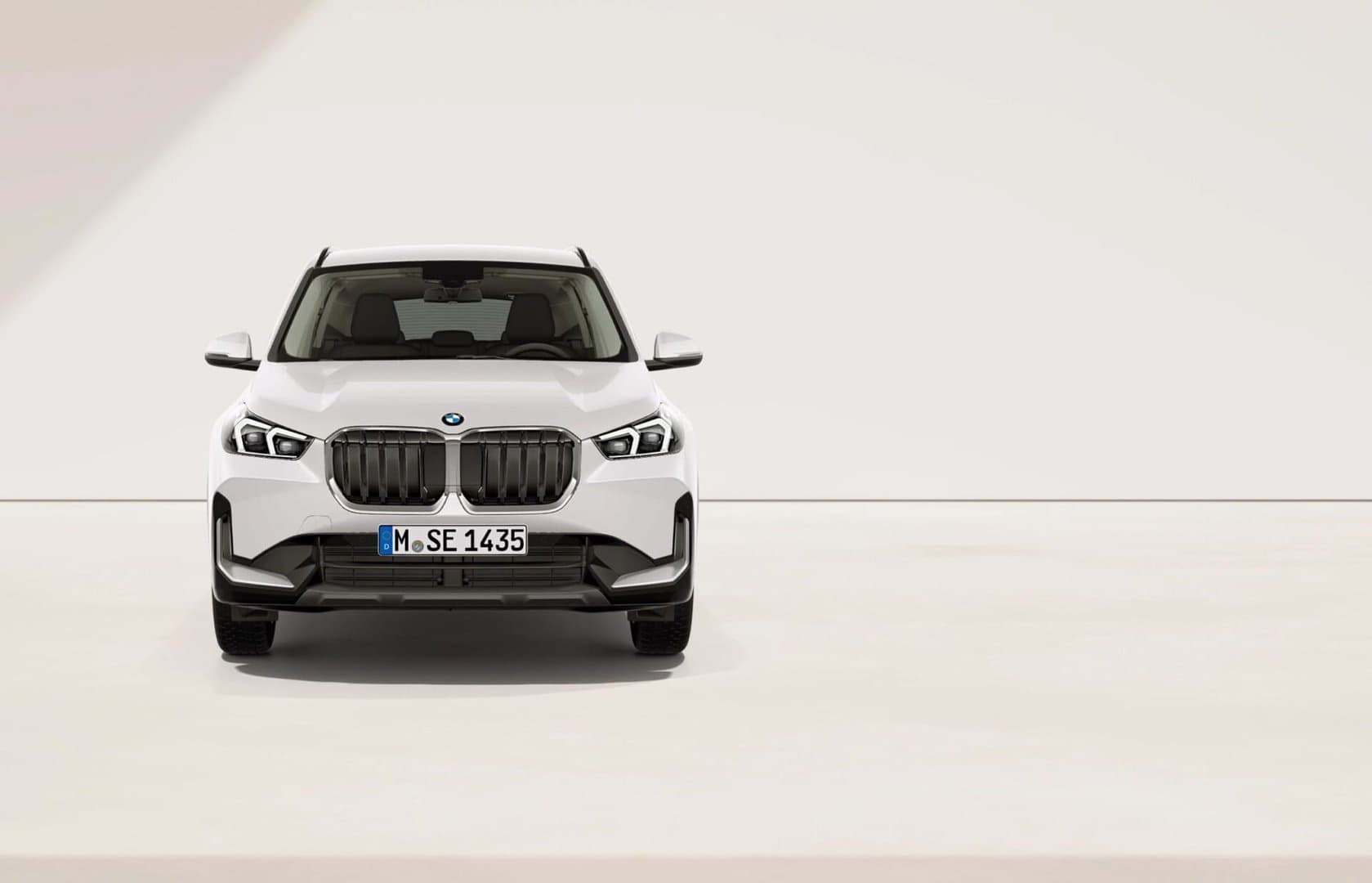 Renting New BMW X1 Premium Package Mineral White Metalizado SUV Automático