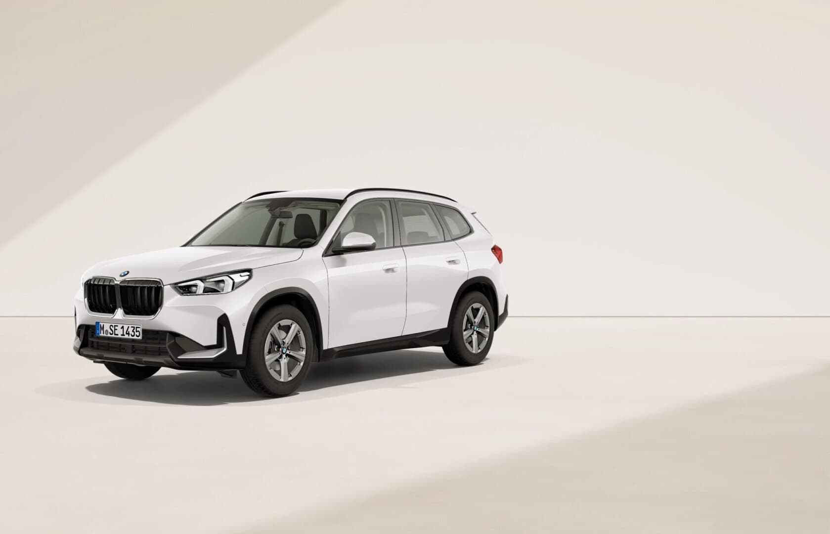 Renting New BMW X1 Premium Package Mineral White Metalizado SUV Automático