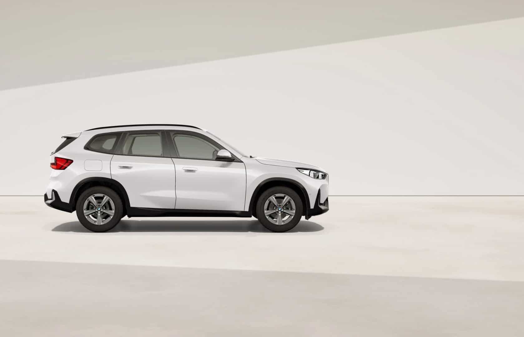 Renting New BMW X1 Premium Package Mineral White Metalizado SUV Automático