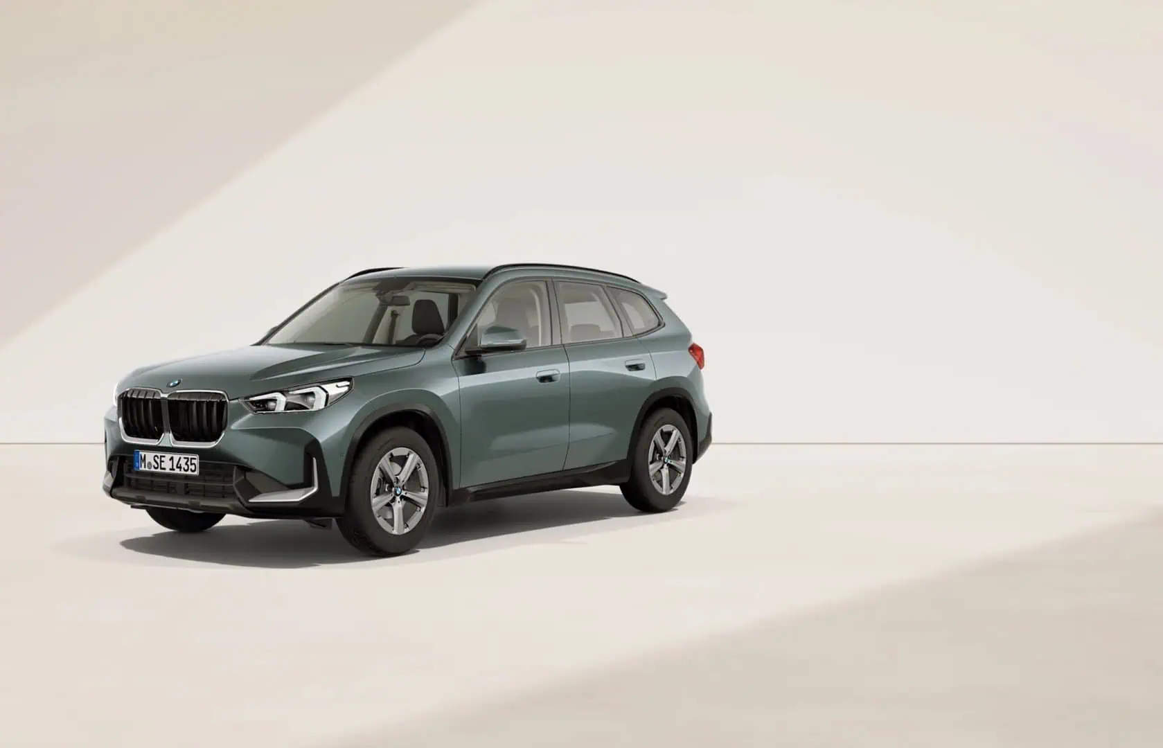 Renting New BMW X1 Premium Package Cape York Green Metalizado SUV Automático