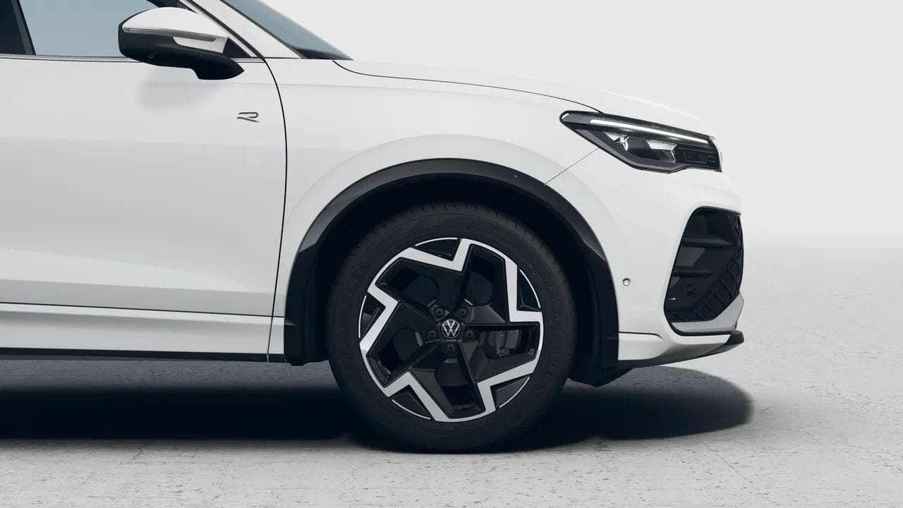 Renting New Volkswagen Tiguan R-Line Blanco Punto SUV Automático MHEV Etiqueta ECO