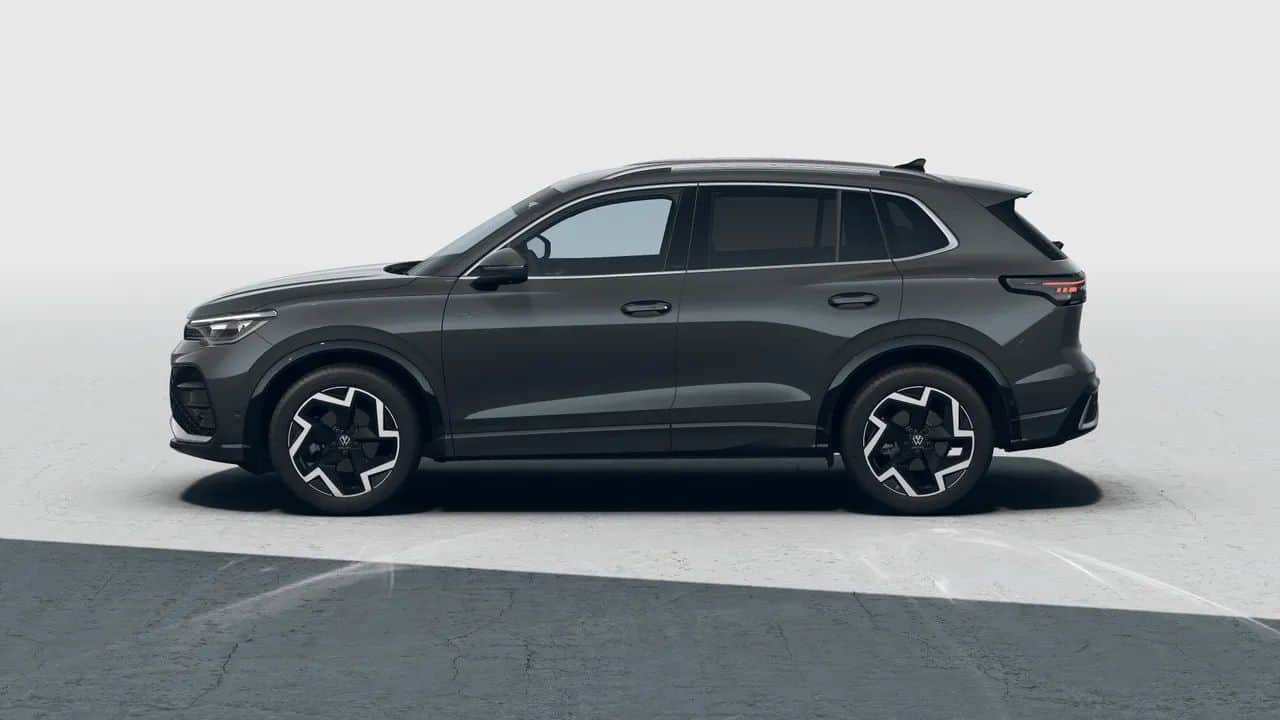 Renting New Volkswagen Tiguan R-Line Gris Delfin SUV Automático MHEV Etiqueta ECO