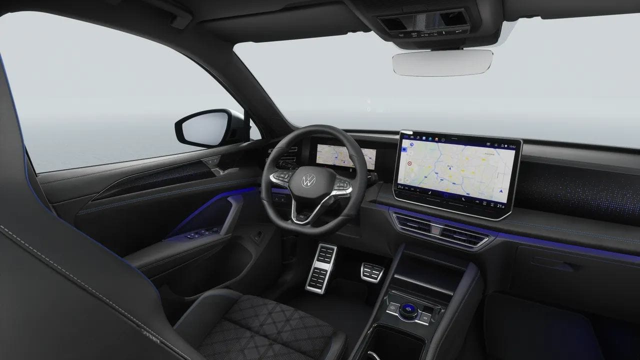 Renting New Volkswagen Tiguan R-Line SUV Automático MHEV Etiqueta ECO Interior