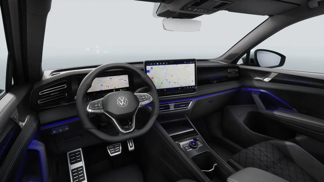 Renting New Volkswagen Tiguan R-Line SUV Automático MHEV Etiqueta ECO Interior