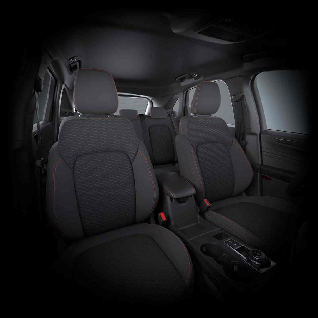 Renting New Ford Kuga ST-Line SUV Automático Híbrido-Enchufable PHEV Etiqueta 0 Asientos