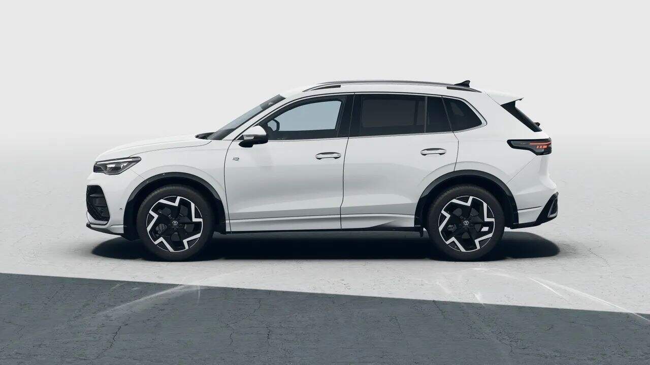 Renting New Volkswagen Tiguan R-Line Blanco Punto SUV Automático MHEV Etiqueta ECO