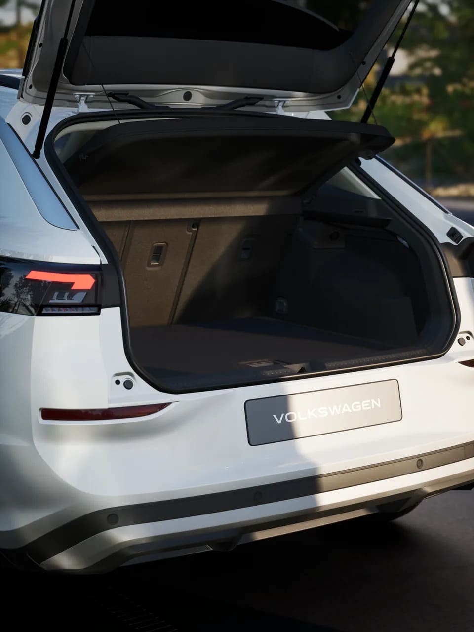 Renting New Volkswagen T-Roc Mas Blanco Punto SUV Automático MHEV Etiqueta ECO