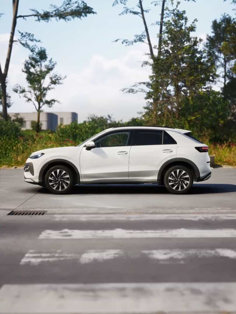 Renting New Volkswagen T-Roc Mas Blanco Punto SUV Automático MHEV Etiqueta ECO