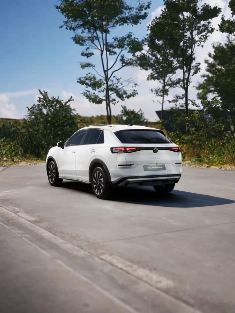 Renting New Volkswagen T-Roc Mas Blanco Punto SUV Automático MHEV Etiqueta ECO