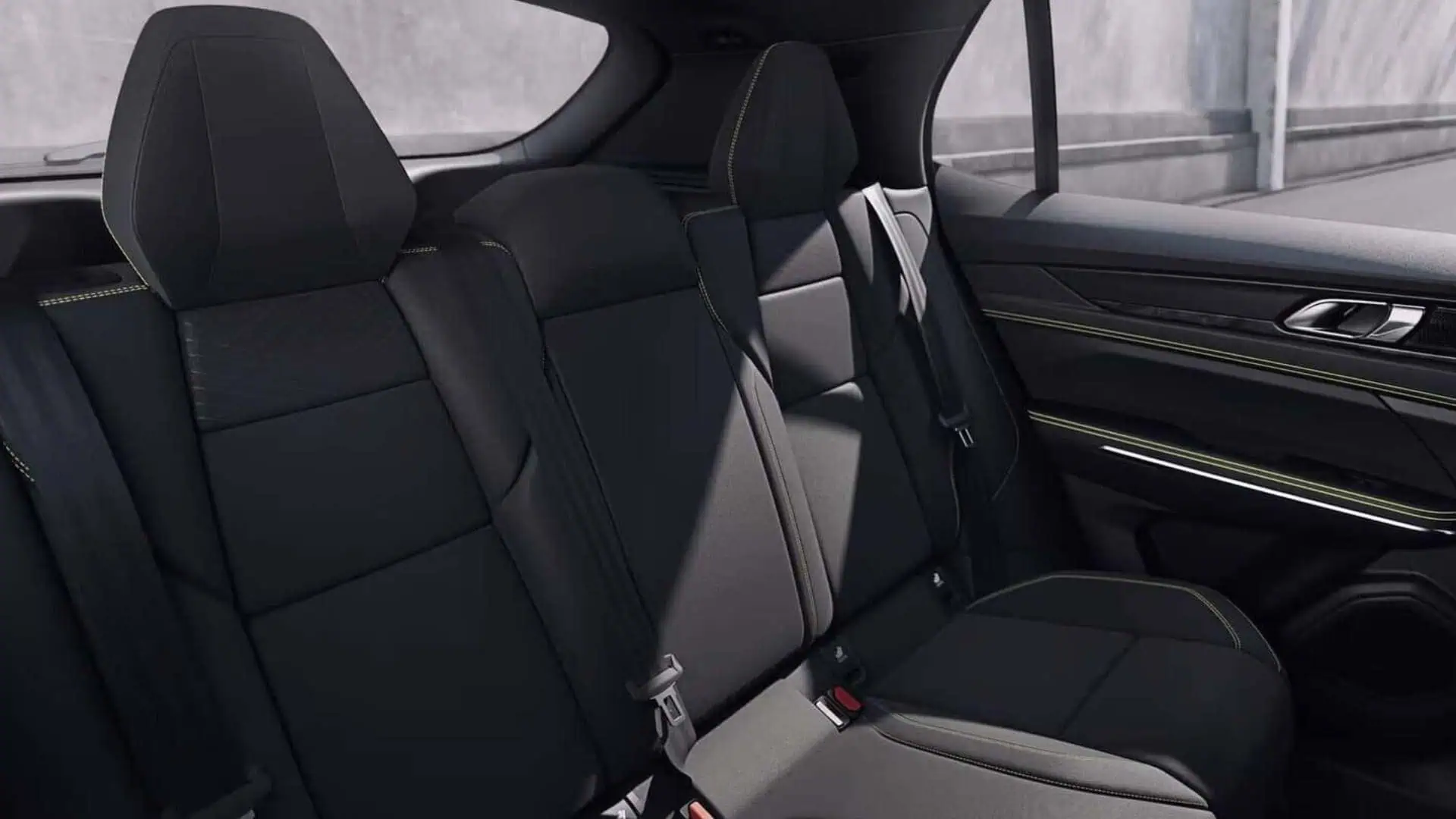 Renting New Lynk & CO 01 Core Mineral Green SUV Automático PHEV Híbrido Enchufable Etiqueta 0 Asientos
