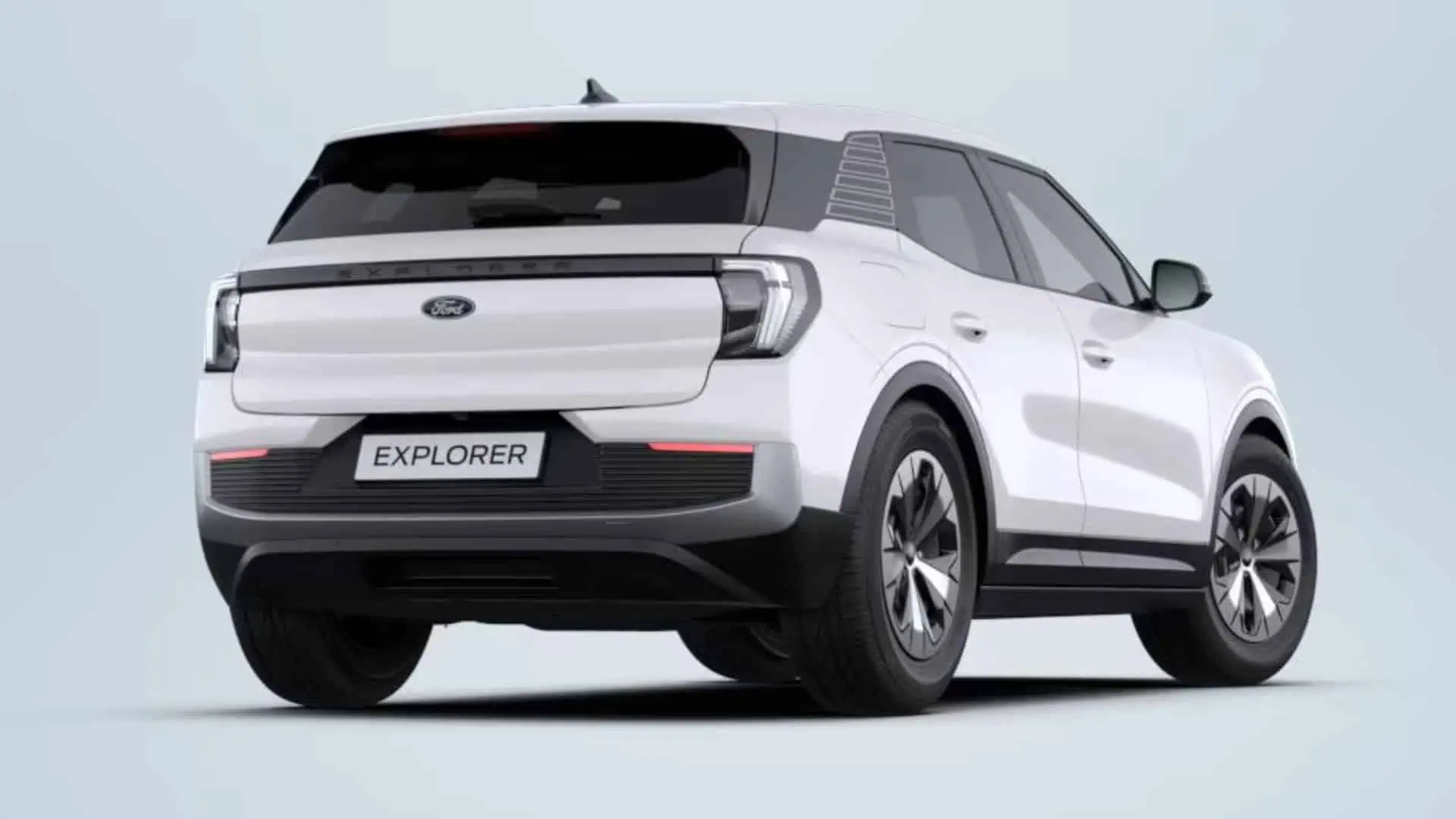 Renting New Ford Explorer Style Rango Standard RWD Blanco SUV Eléctrico Automático Etiqueta 0
