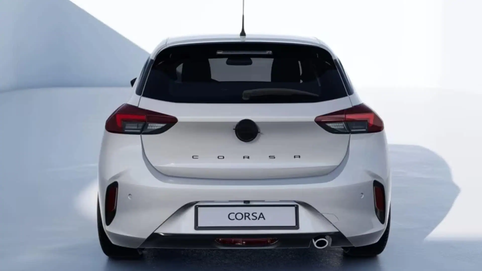 Renting New Opel Corsa GS Kontur White Compacto Gasolina Manual Etiqueta C