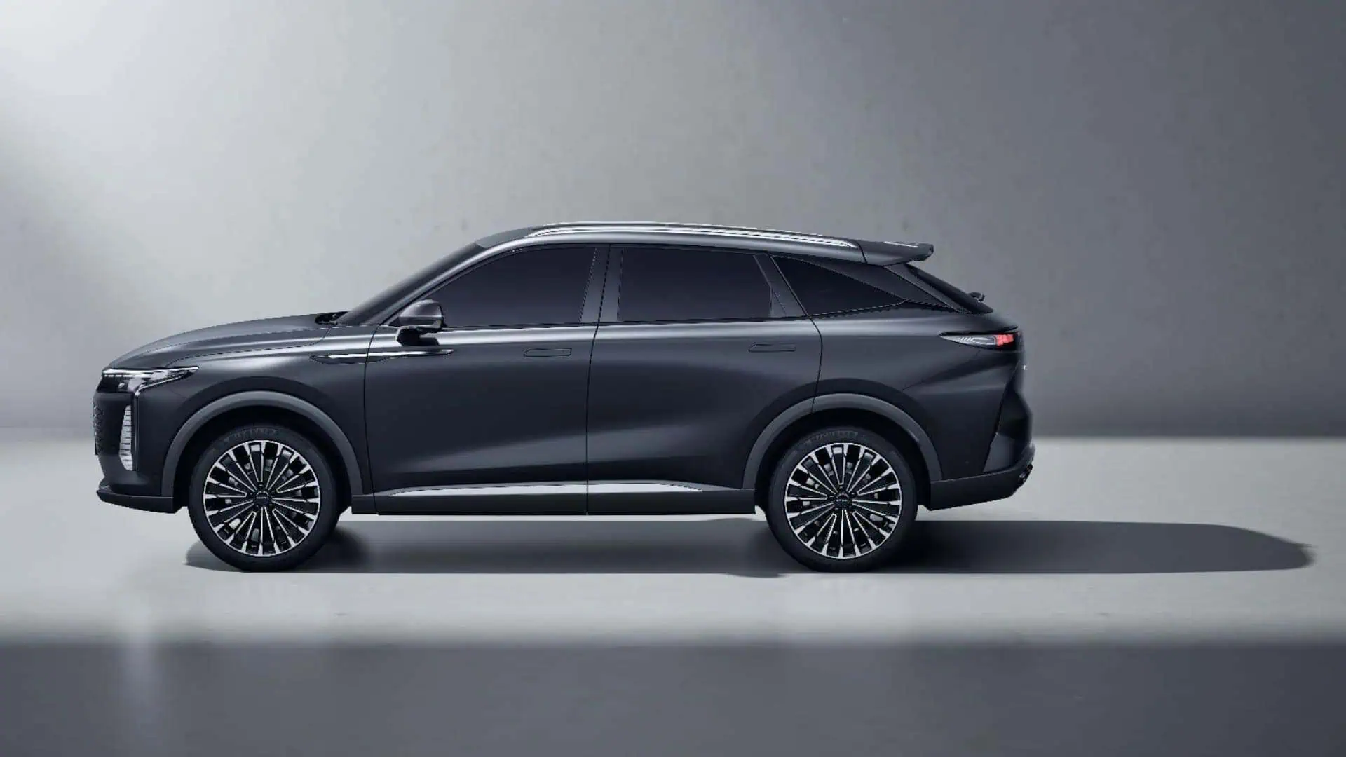 Renting New Omoda 9 Premium Black SUV PHEV Híbrido-Enchufable Automático Etiqueta 0 AWD
