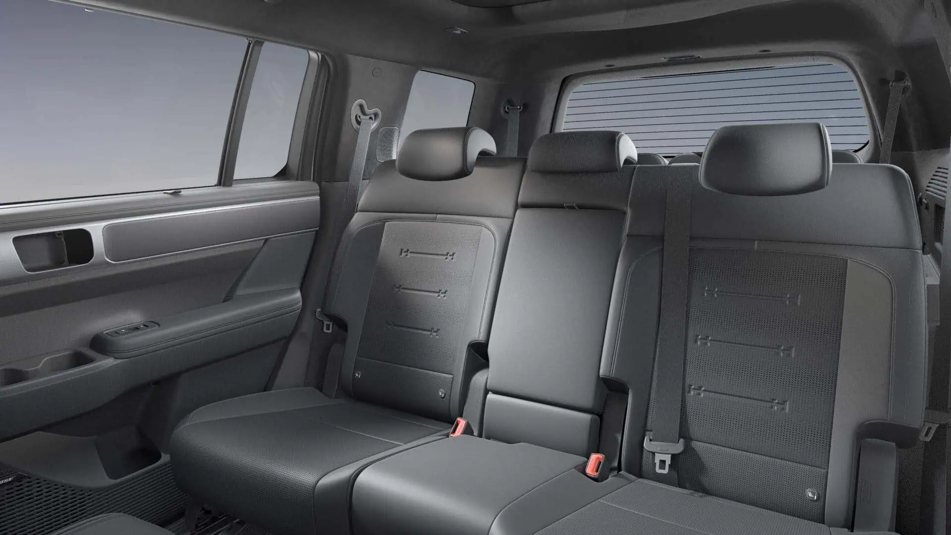 Renting New Hyundai Santa Fe Calligraphy Creamy White SUV 7 Plazas HEV Etiqueta 0 Asientos