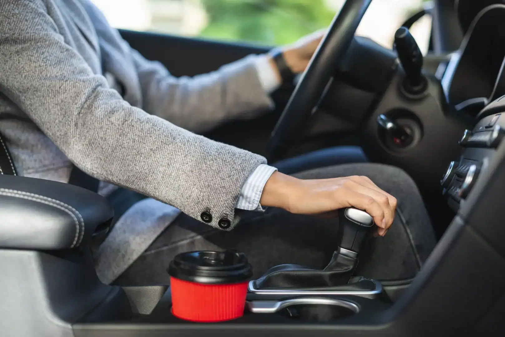 accesorios utiles para viajes largos coche scaled accesorios más útiles para viajes largos en coche