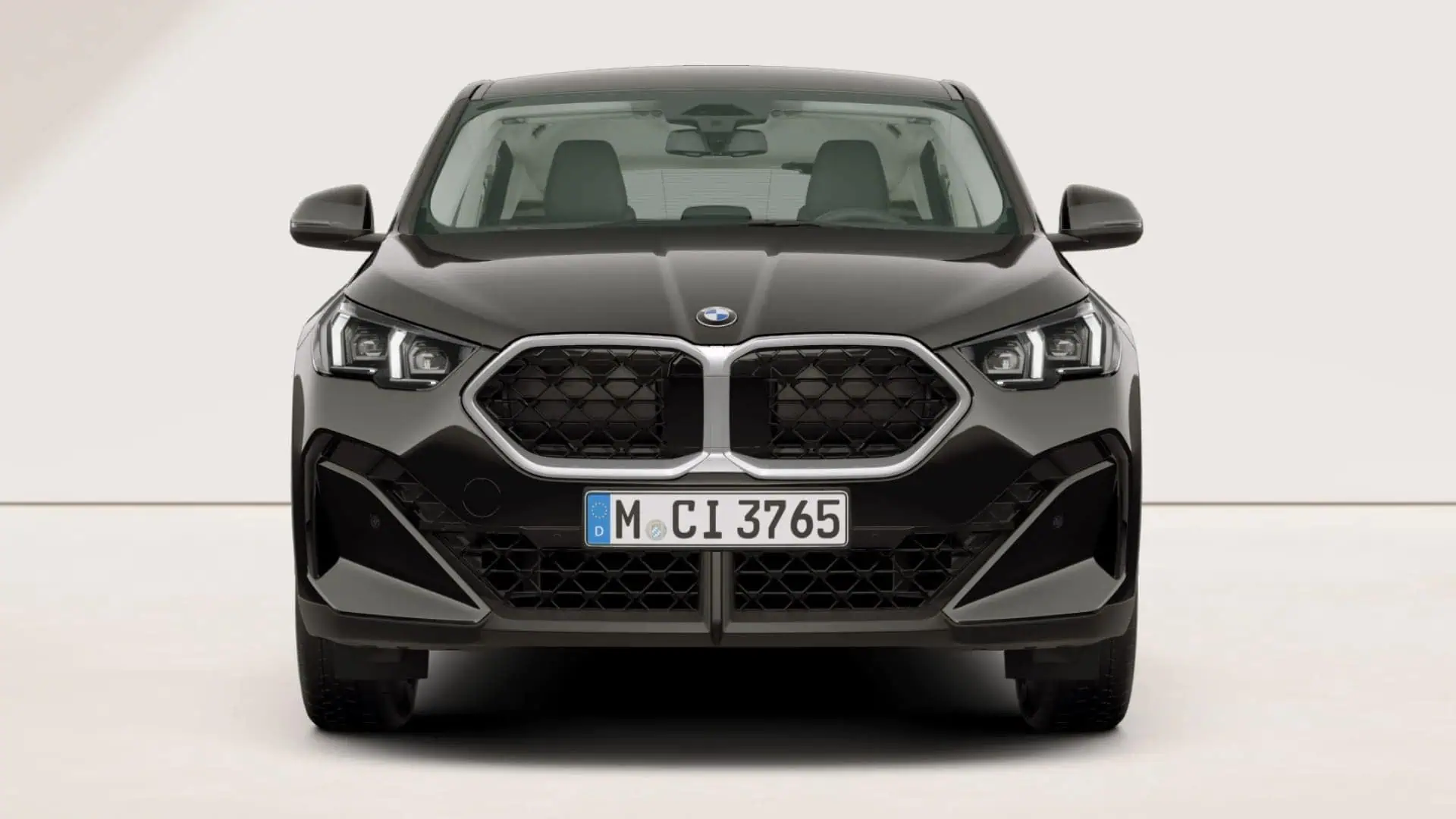 Renting BMW X2 sDrive20d Black Solid SUV Coupé Automático